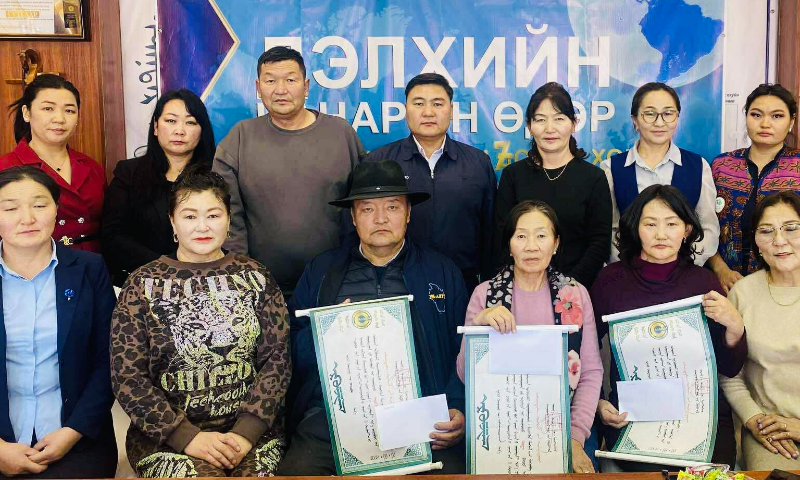 *Дэлхийн чанарын өдөр-Үндэсний чанарын 7 хоног* -г тэмдэглэн өнгөрүүллээ. 
Говь-Алтай аймгийн Есөнбулаг сумын Дэлгүүрийн эздийн холбоотой хамтран
&#55357&#56633Худалдаа  үйлчилгээ эрхлэгч иргэдийн дунд сургалт зохион байгуулж
&#55357&#56630*Чанар бидний зорилт* ур чадварын тэмцээнийг явуулан
&#55357&#56633Үндсэн үйл ажиллагааны чиглэлээр ажлаа сурталчилан оролцогчдыг идэвхжүүлэн азтан шалгарууллаа.